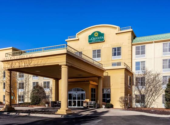 La Quinta Inn & Suites by Wyndham Milwaukee SW New Berlin allows check-in for 18 year-old guests