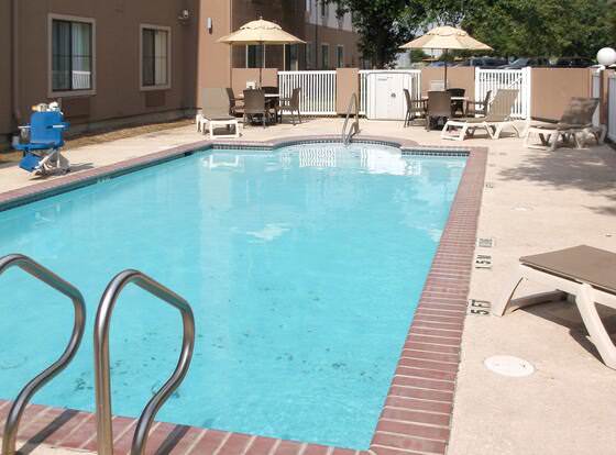 Comfort Inn & Suites allows check-in for 18 year-old guests