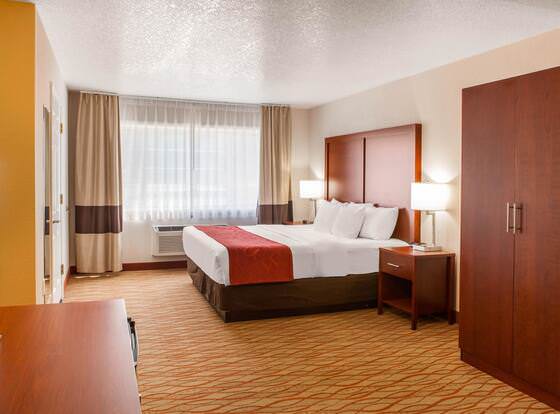 Comfort Inn Mount Shasta Area allows check-in for 18 year-old guests