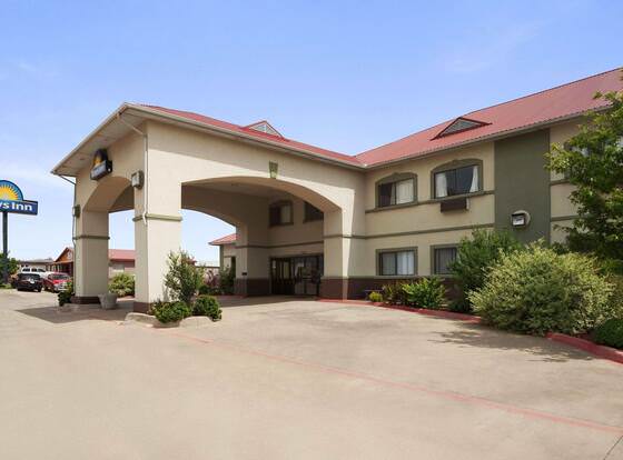 Days Inn by Wyndham Childress allows check-in for 18 year-old guests