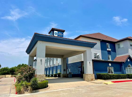 Best Western Roanoke Inn & Suites allows check-in for 18 year-old guests
