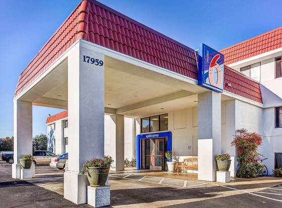 Motel 6 Portland, OR - Tigard West allows check-in for 18 year-old guests