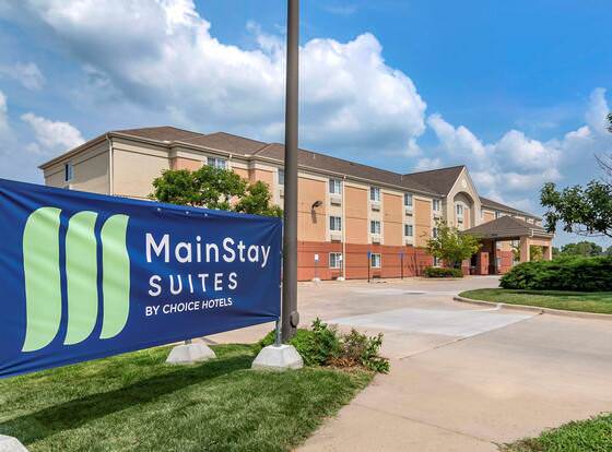 MainStay Suites Emporia allows check-in for 18 year-old guests
