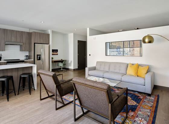 THE GRAND - Modern DT Apts with Free Parking by Zencity allows check-in for 18 year-old guests
