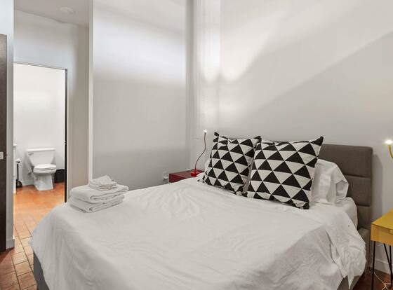 THE WONDER - Modern MW Apts with Rooftop by Zencity allows check-in for 18 year-old guests
