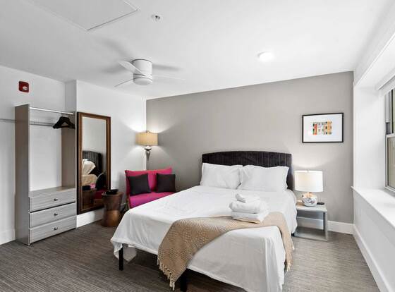 THE NETHERLAND - Modern MW Apts with Rooftop by Zencity allows check-in for 18 year-old guests