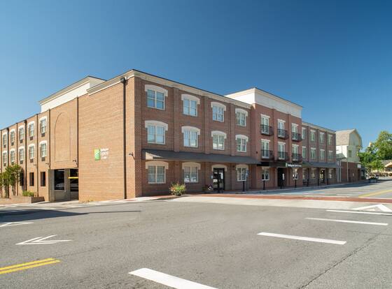 Holiday Express & Suites Dahlonega, an IHG Hotel allows check-in for 18 year-old guests