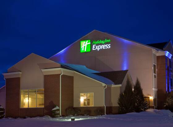Holiday Inn Express Oneill, an IHG Hotel allows check-in for 18 year-old guests