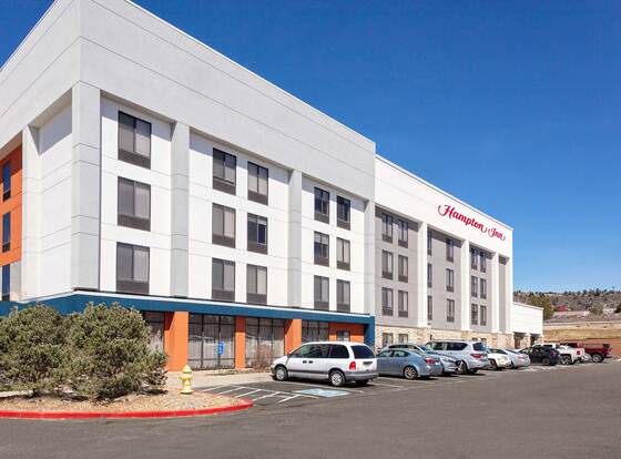 Hampton Inn Castle Rock allows check-in for 18 year-old guests