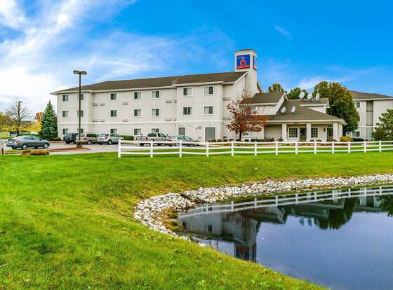 Motel 6 Fishers, IN - Indianapolis allows check-in for 18 year-old guests