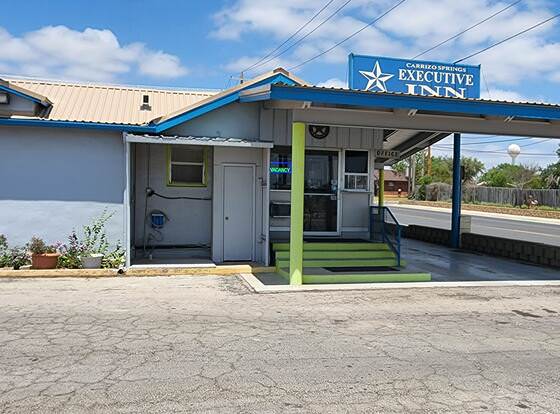 Carrizo Executive Inn allows check-in for 18 year-old guests