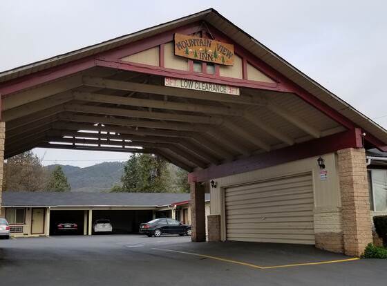 Mountain View Inn allows check-in for 18 year-old guests