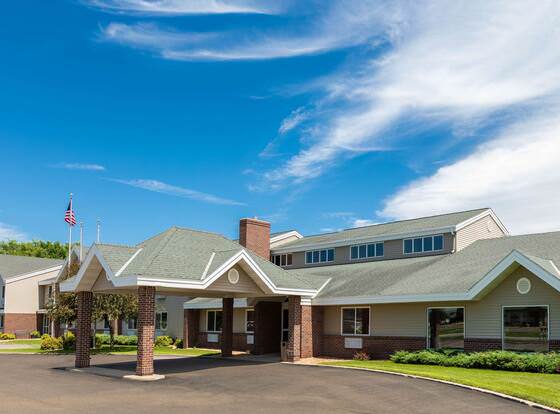 SureStay Plus Hotel by Best Western Litchfield allows check-in for 18 year-old guests