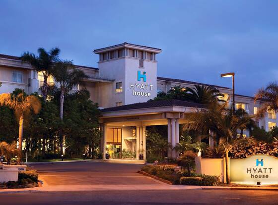 HYATT house San Diego/Sorrento Mesa allows check-in for 18 year-old guests