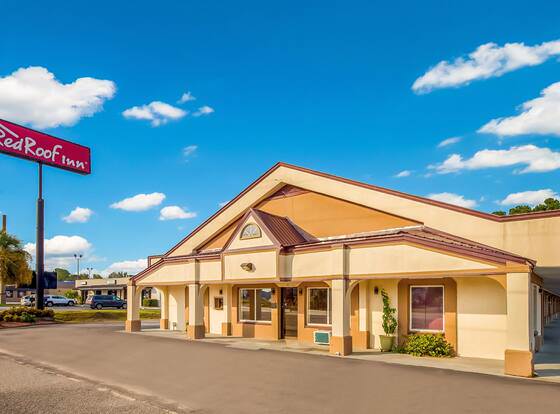 Red Roof Inn Santee allows check-in for 18 year-old guests