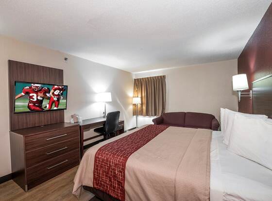 Red Roof Inn Lancaster allows check-in for 18 year-old guests