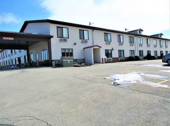 Sunset Inn allows check-in for 18 year-old guests