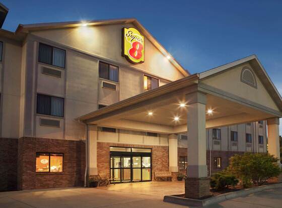 Super 8 by Wyndham Perryville allows check-in for 18 year-old guests