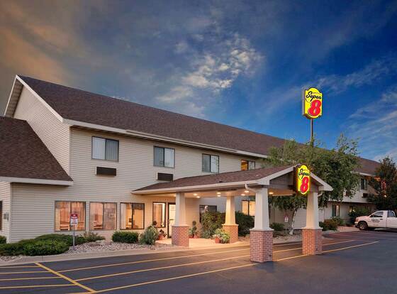 Super 8 by Wyndham Mauston allows check-in for 18 year-old guests