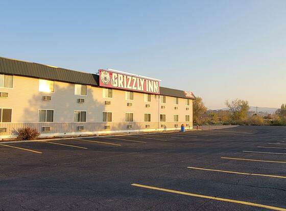 Grizzly Inn allows check-in for 18 year-old guests