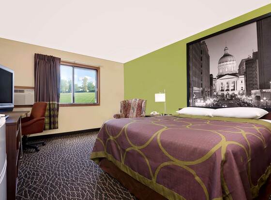 Super 8 by Wyndham Muncie/Ball St. College Area allows check-in for 18 year-old guests