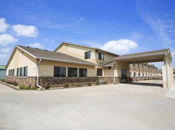 Super 8 by Wyndham Cameron allows check-in for 18 year-old guests