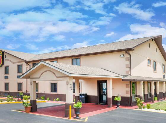 Super 8 by Wyndham Warrensburg allows check-in for 18 year-old guests