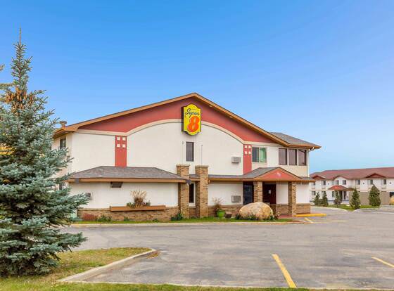Super 8 by Wyndham Bemidji MN allows check-in for 18 year-old guests