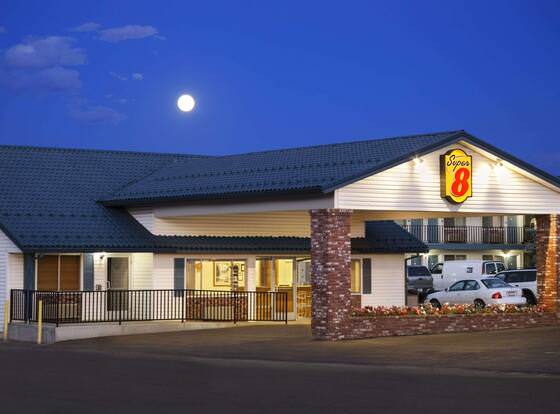Super 8 by Wyndham Susanville allows check-in for 18 year-old guests