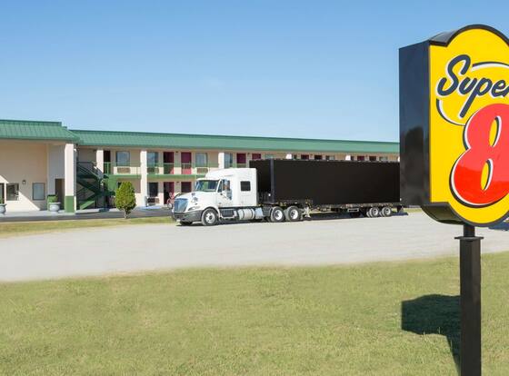 Super 8 by Wyndham Ashburn allows check-in for 18 year-old guests