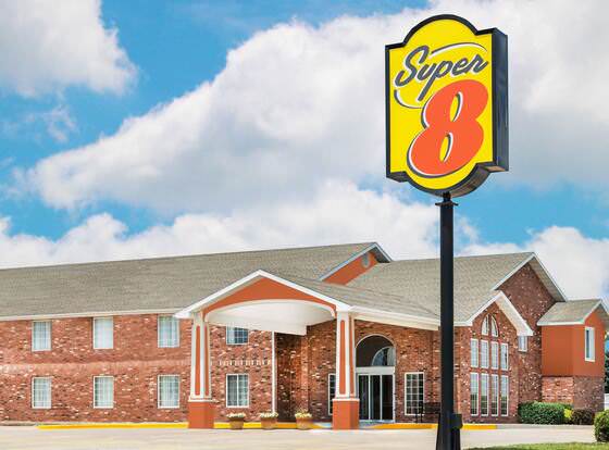 Super 8 by Wyndham Bolivar allows check-in for 18 year-old guests