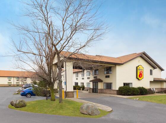 Super 8 by Wyndham Hebron Lowell Area allows check-in for 18 year-old guests