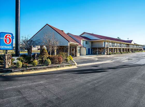 Motel 6 Manchester, TN allows check-in for 18 year-old guests
