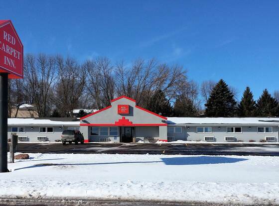 Red Carpet Inn allows check-in for 18 year-old guests