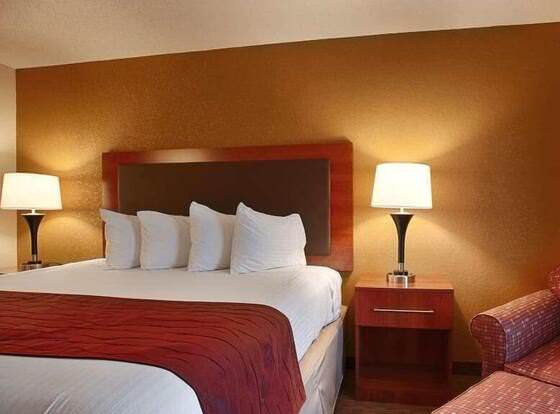 Days Inn by Wyndham Indiana PA Near IUP allows check-in for 18 year-old guests