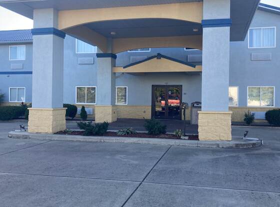 Super 8 by Wyndham Martinsville allows check-in for 18 year-old guests
