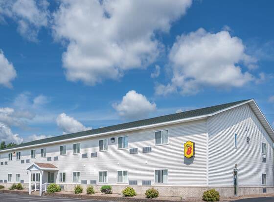 Super 8 by Wyndham Phillips allows check-in for 18 year-old guests