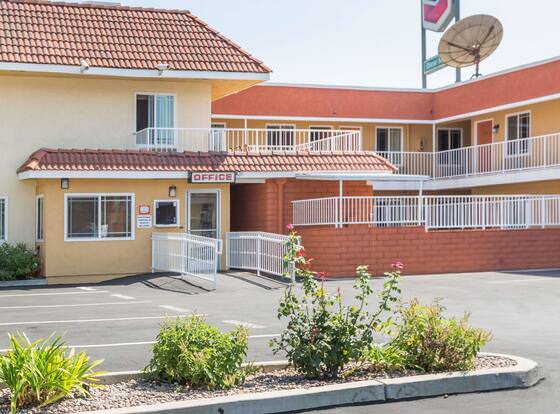 Super 8 by Wyndham Azusa allows check-in for 18 year-old guests