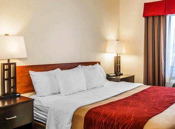 Comfort Inn Avon - North Indianapolis allows check-in for 18 year-old guests