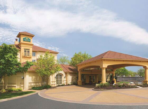 La Quinta Inn & Suites by Wyndham St. Louis Westport allows check-in for 18 year-old guests