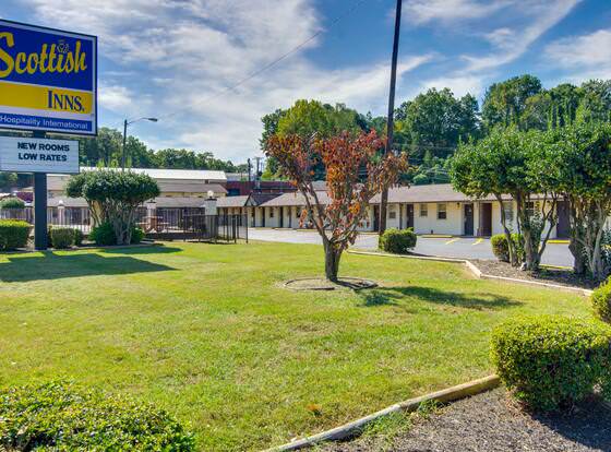 Scottish Inns Collinsville-Martinville allows check-in for 18 year-old guests