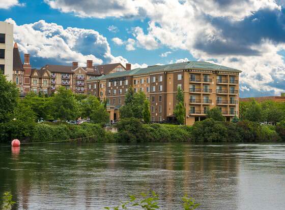 Oxford Suites Downtown Spokane allows check-in for 18 year-old guests
