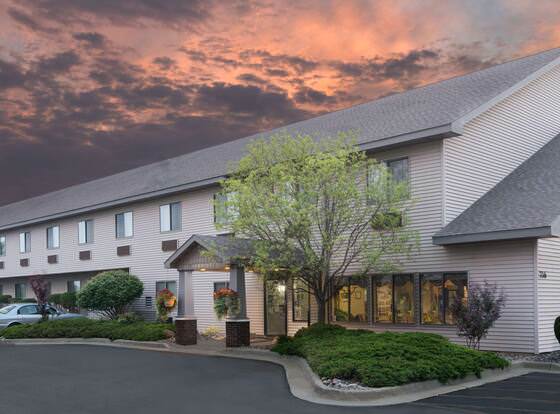 Super 8 by Wyndham Sparta allows check-in for 18 year-old guests