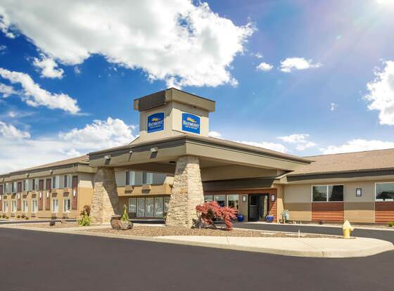Baymont by Wyndham Tri-Cities/Kennewick WA allows check-in for 18 year-old guests