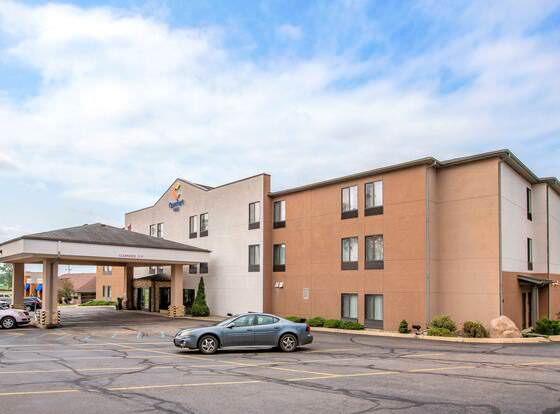 Comfort Inn Charlotte allows check-in for 18 year-old guests