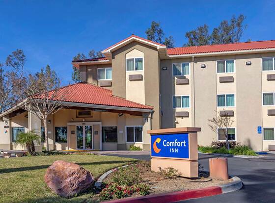 Comfort Inn Fontana allows check-in for 18 year-old guests