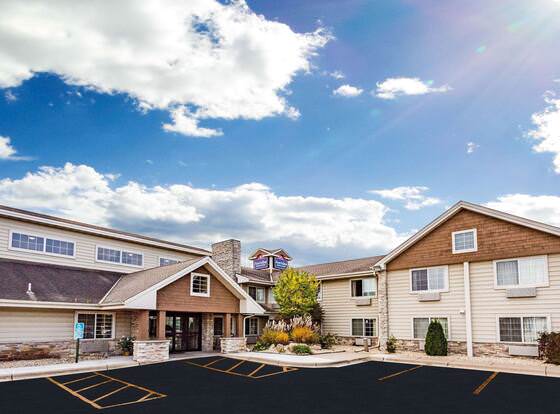 AmericInn by Wyndham Hotel and Suites Long Lake allows check-in for 18 year-old guests
