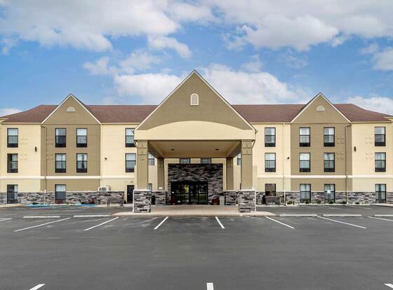 Comfort Inn allows check-in for 18 year-old guests