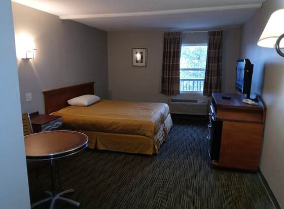 Peachtree Inn & suites allows check-in for 18 year-old guests
