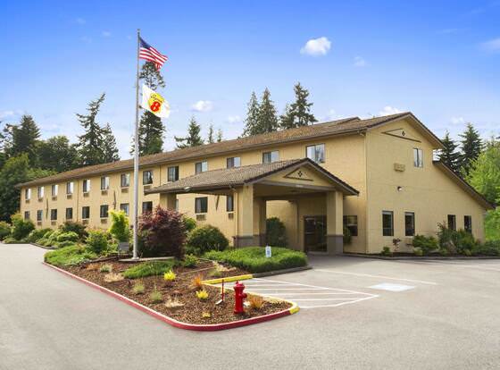 Super 8 by Wyndham Port Angeles at Olympic National Park allows check-in for 18 year-old guests